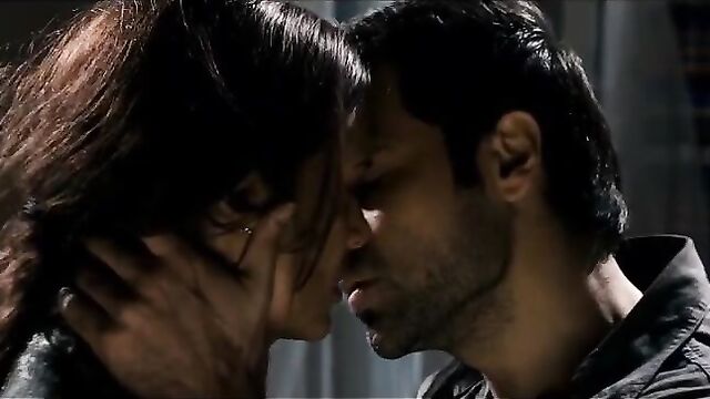 Esha Gupta – Hot Kissing Scenes 4K