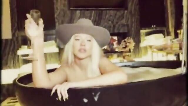 Christina Aguilera in a bath, 1-1-21