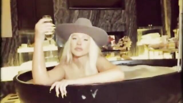 Christina Aguilera in a bath, 1-1-21