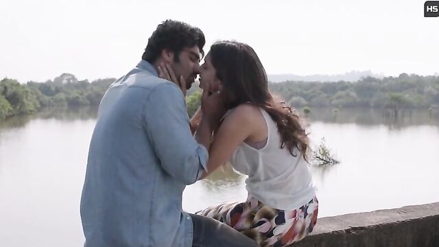 Deepika Padukone – Hot Kissing Scenes