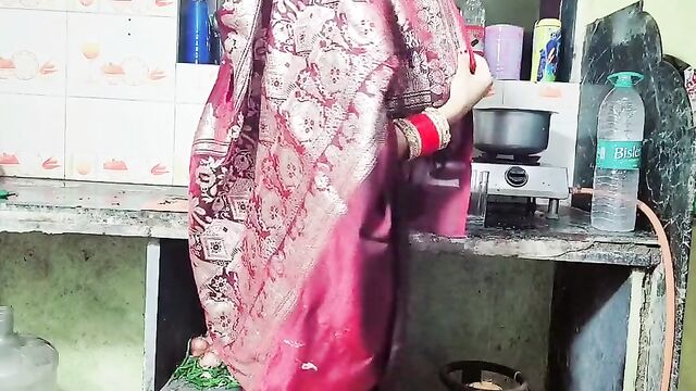 Karawa chauth ke din bhabhi ko devar ne bola bhabhi ap Aaj bahut khubsurat dikh rahi ho kya ap chut(Hindi Audio)