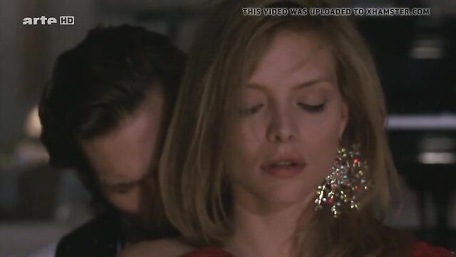 Michelle Pfeiffer Kiss