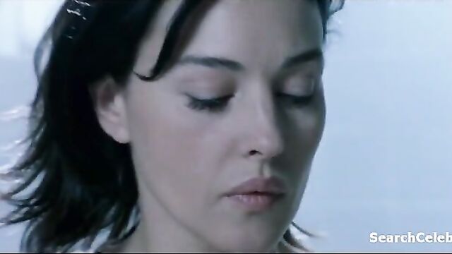 Monica Bellucci - Agents Secrets