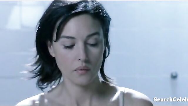 Monica Bellucci - Agents Secrets