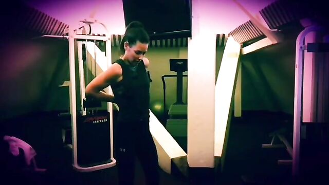 Evangeline Lilly workout arms