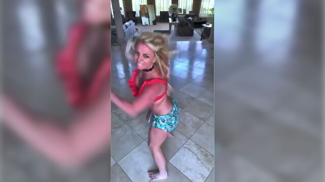 Britney Spears - Bouncing Tits Dancing