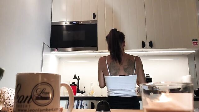 Perfect Pokies on the Kitchen Cam, Braless Sylvia and her Am