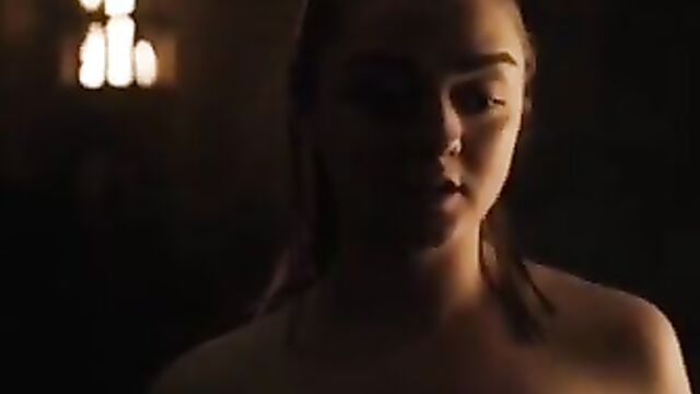 Maisie Williams Naked