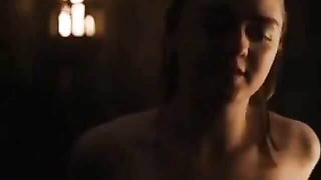 Maisie Williams Naked