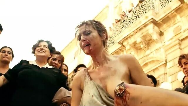 Monica Bellucci Boobs And Bush In Malena - ScandalPlanet.Com