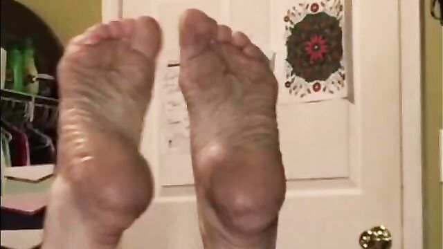 Slave Snow's Wrinkled Soles in The Pose (No Cum)