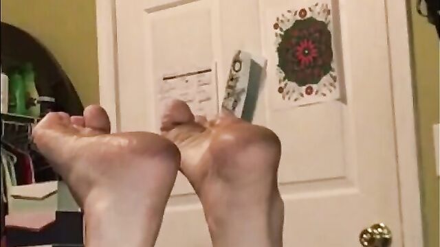 Slave Snow's Wrinkled Soles in The Pose (No Cum)