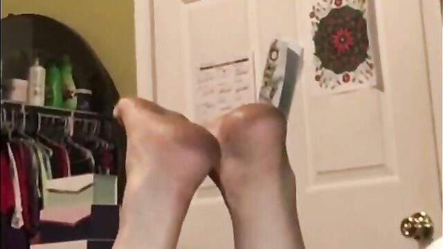 Slave Snow's Wrinkled Soles in The Pose (No Cum)