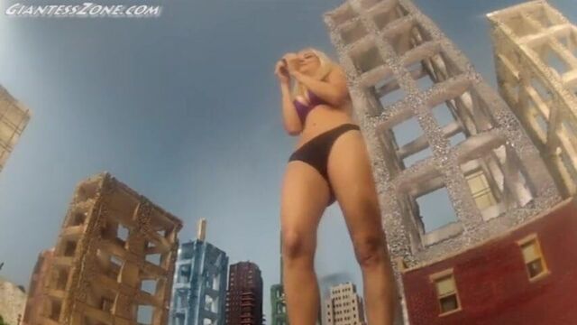 Colossal Giantess Danielle