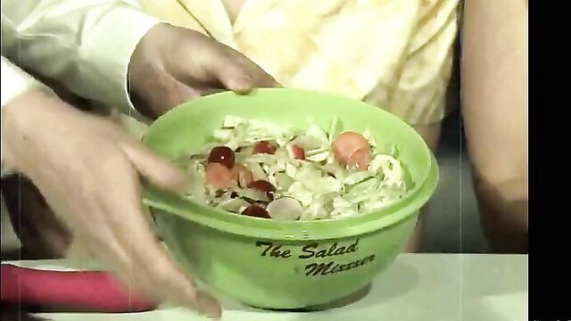 crazy funny infomercial - the salad mixxxer