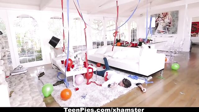 TeenPies - College Teen Creampied At Party