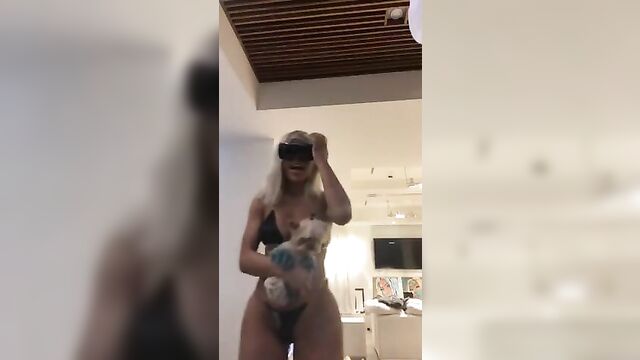 The Clermont Twins Shannade & Shannon dancing with friends