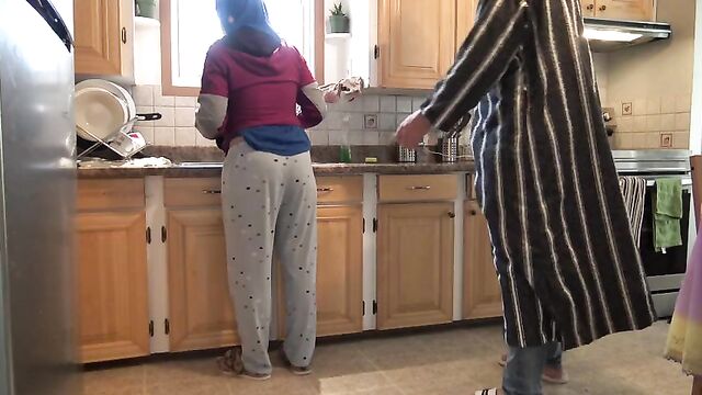 Moroccan Wife Gets Creampie Doggystyle Quickie In The Kitchen