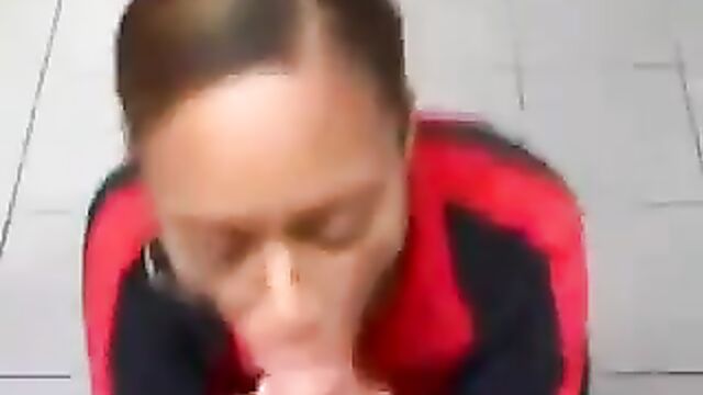 Amateur black girl gives bj & swallow cum