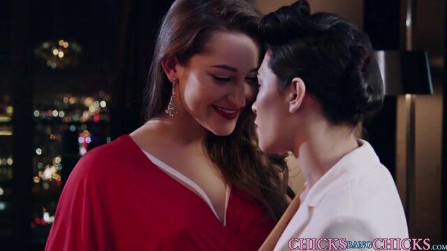 Classy dykes Dani Daniels and Raven Rockette lick each other