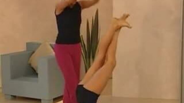 Geri Halliwell (Ginger Spice) Yoga