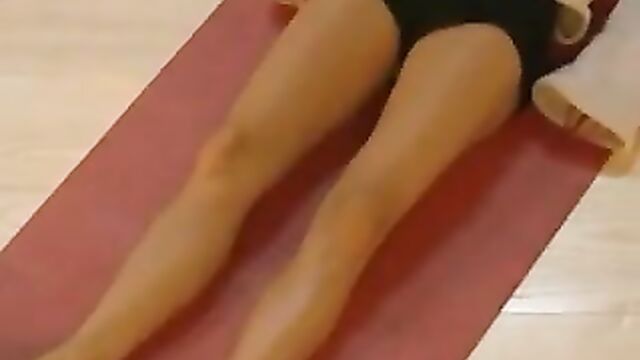 Geri Halliwell (Ginger Spice) Yoga