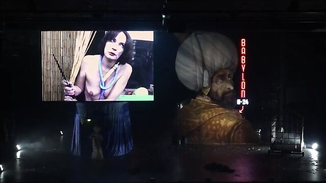 Jeanne Balibar nue dans Bajazet (2019)