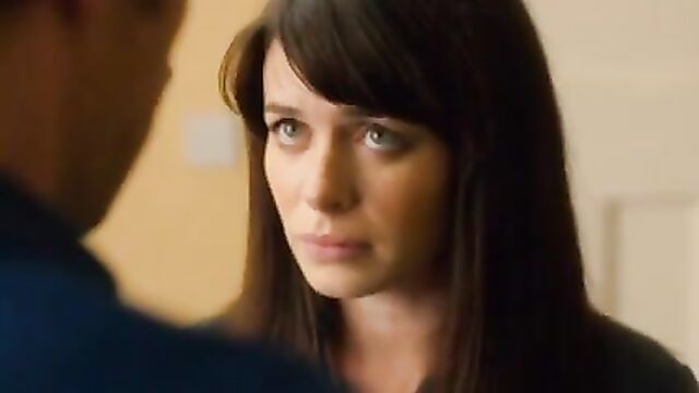 Eve Myles from Torchwood Cleavage in Broadchurch