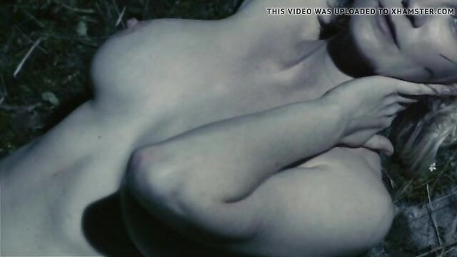 Kirsten Dunst - Melancholia nude topless tits