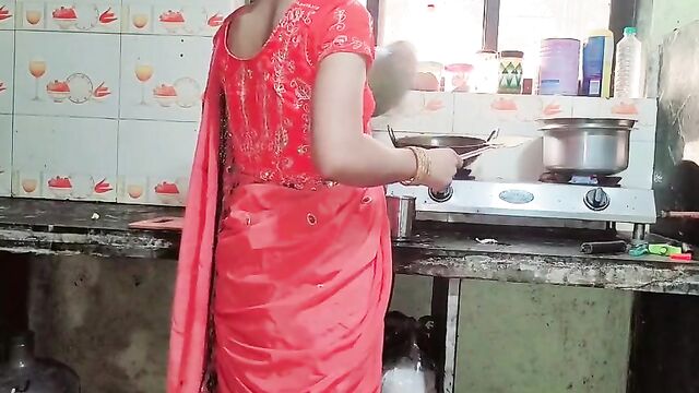 Kitchen me kam karate Samy bhabhi ko sahab ne chod diya hard fucking