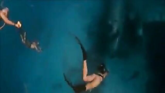Jessica Alba very sexy dive