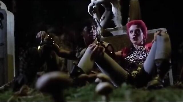 Linnea Quigley in Return of the living