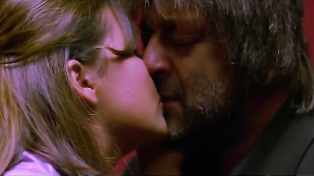 Lara Dutta – Hot Kissing Scenes 1080p