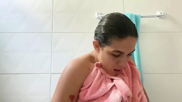 Only boobs – Leila TV