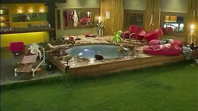 Big Brother UK - Makosi & Anthony Shagging in the Pool