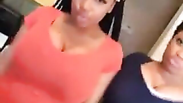 QueenNefertitty Big titty twerk