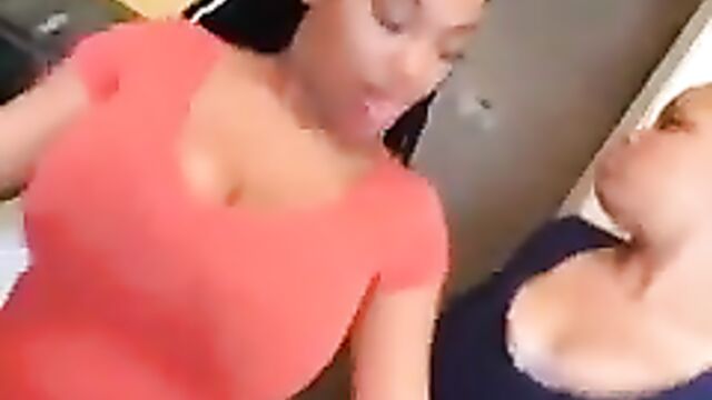 QueenNefertitty Big titty twerk