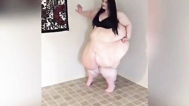 600lb SSBBW Stands, Walks, Jiggles And Struggles.