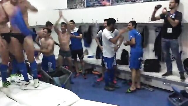 Apollon Limassol FC - briefs in locker rooms