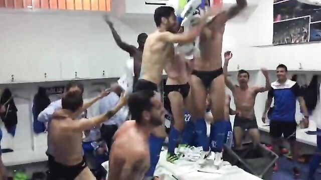 Apollon Limassol FC - briefs in locker rooms