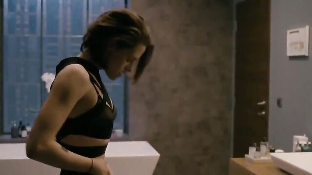 Kristen Stewart -- Topless (Personal Shopper)