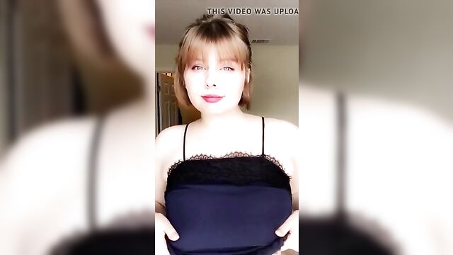 Twitch Streamer tits reveal