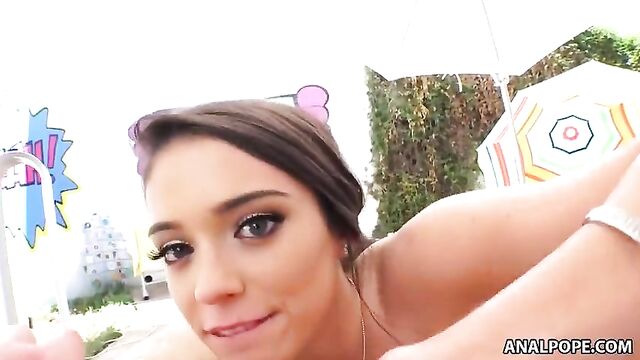 Ashly Anderson loves to suck and ride on camera