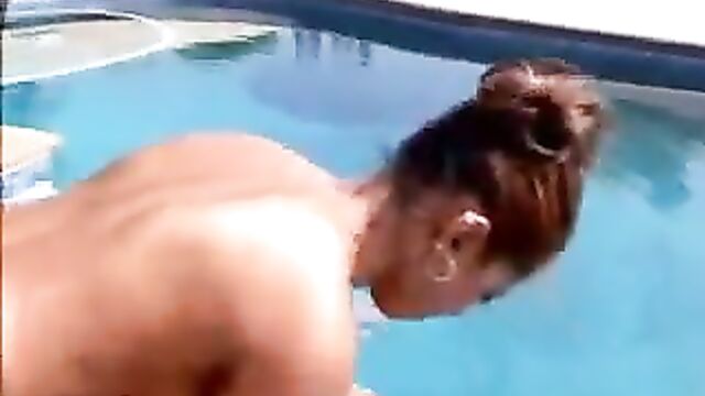 Sexy Jemeni fucking in the pool Z!