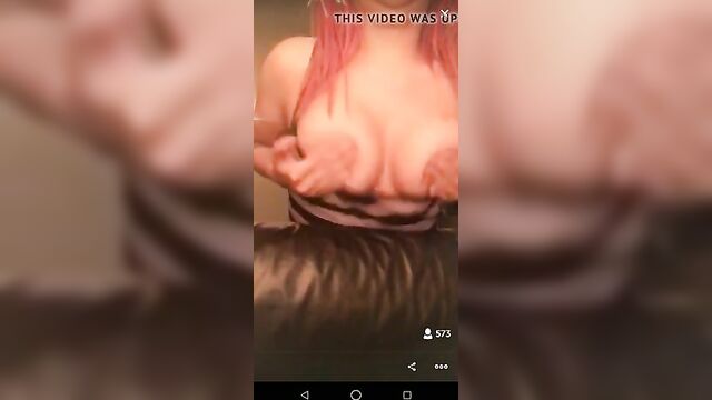 Bouncing tits in Periscope