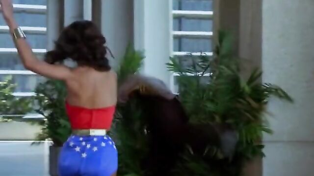 Lynda Carter - ''Wonder Woman'' S2