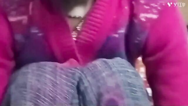 Indian hot girl was fucked by servant, Indian desi bhabhi sex video